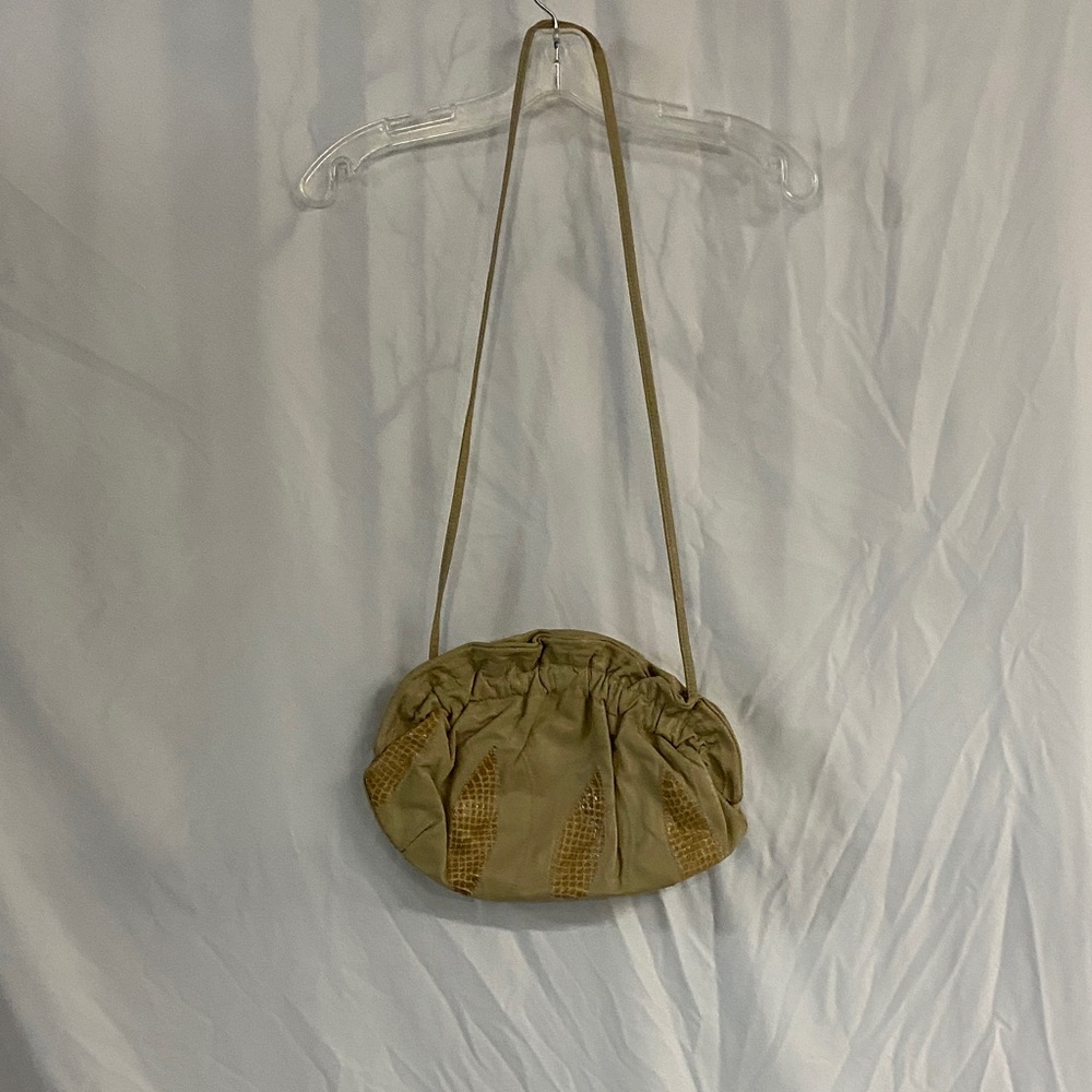 Vintage 1980’s tan leather high fashion Crossbody Shoulder Bag made in Italy 🇮🇹